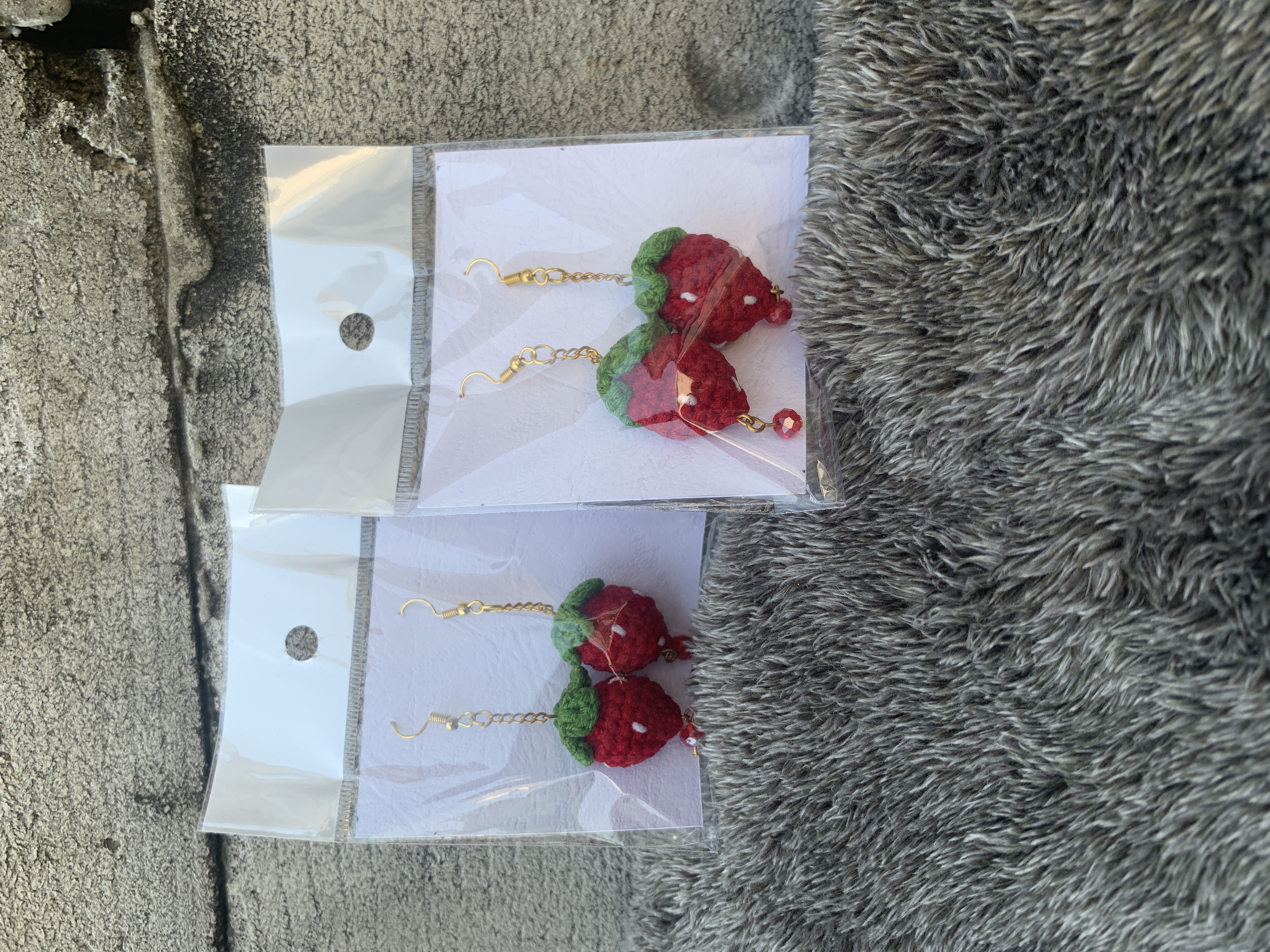 Anting Strawberry Rajut
